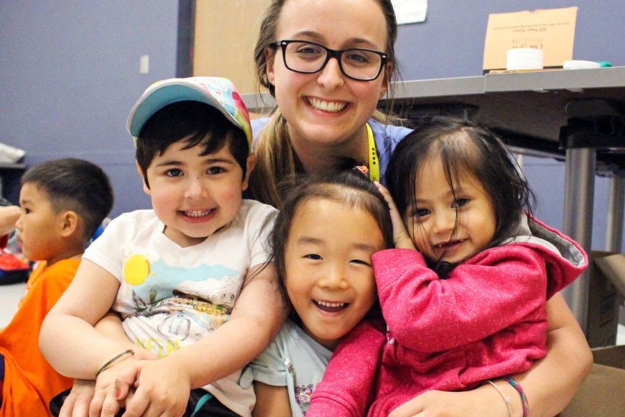 Mini U kids and a leader in a Dinosaur Discovery class.