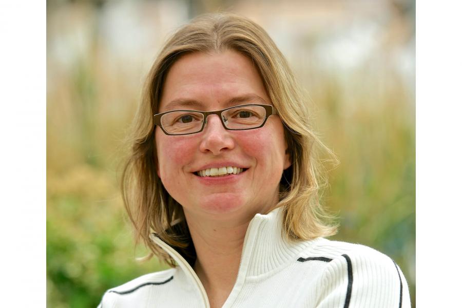 Dr. Annemieke Farenhorst