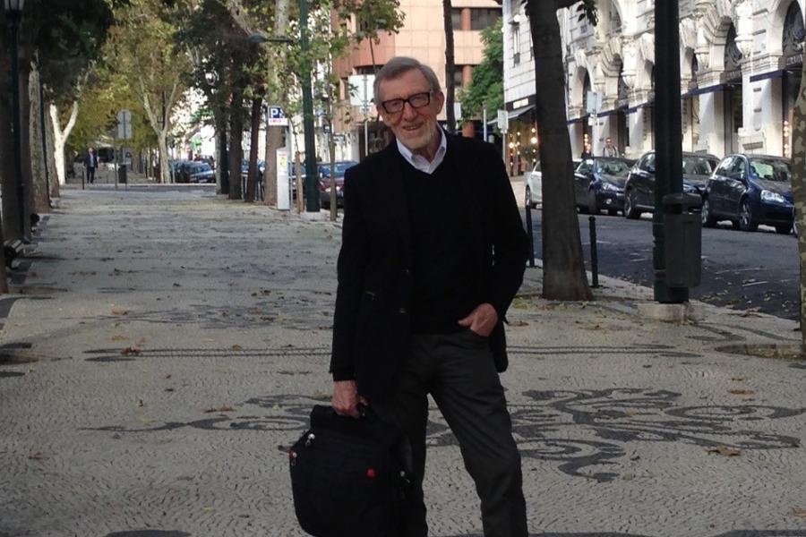 Robert Allsopp in street of Lisbon