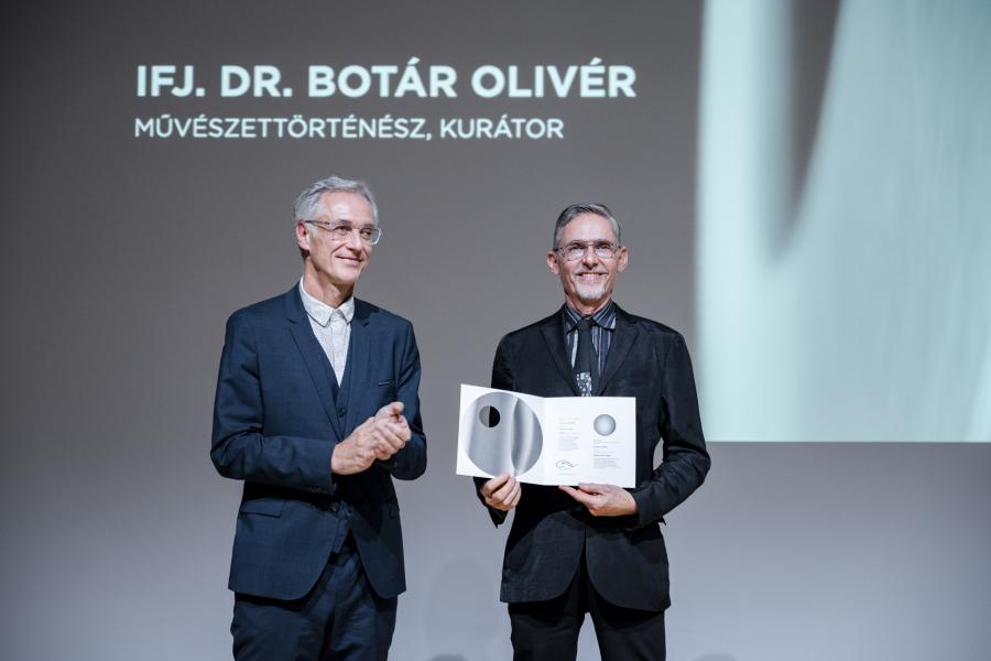 Dr. Oliver Botar receives Moholy Nagy Award
