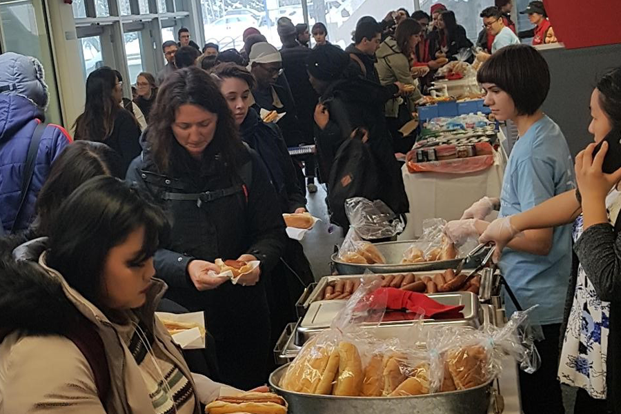 Arts Ambassadors handing out lunch to students.