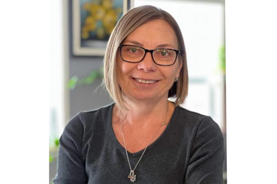 Headshot of Iryna Konstantiuk