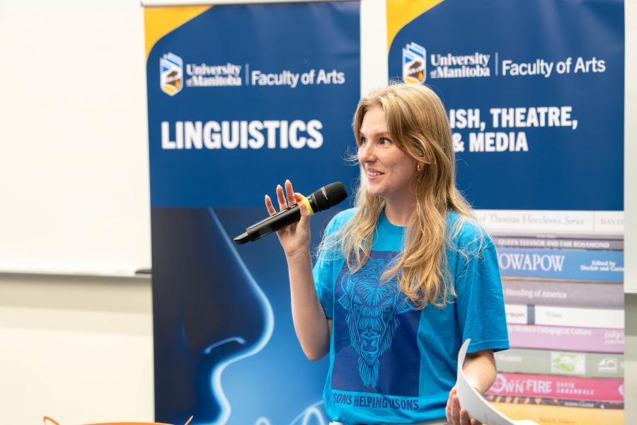 Arts Ambassadors share important things to know with incoming Faculty of Arts students on Welcome Day.