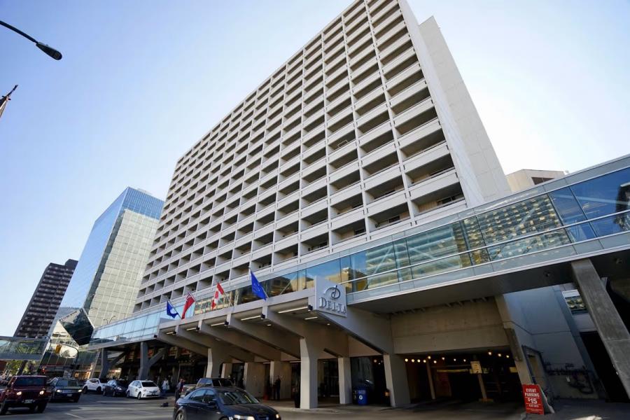 Exterior of Delta Hotel in Winnipeg