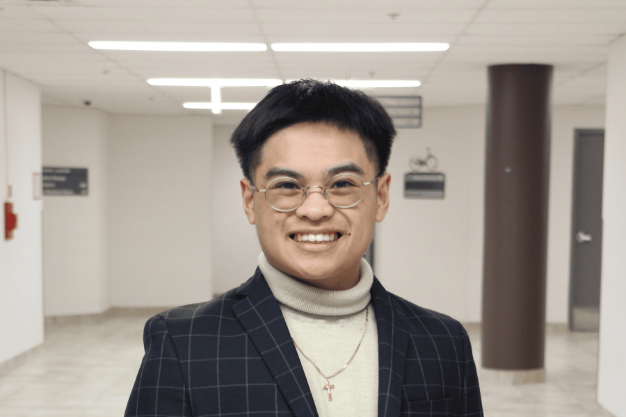 Photo of Hans Alday in a hall
