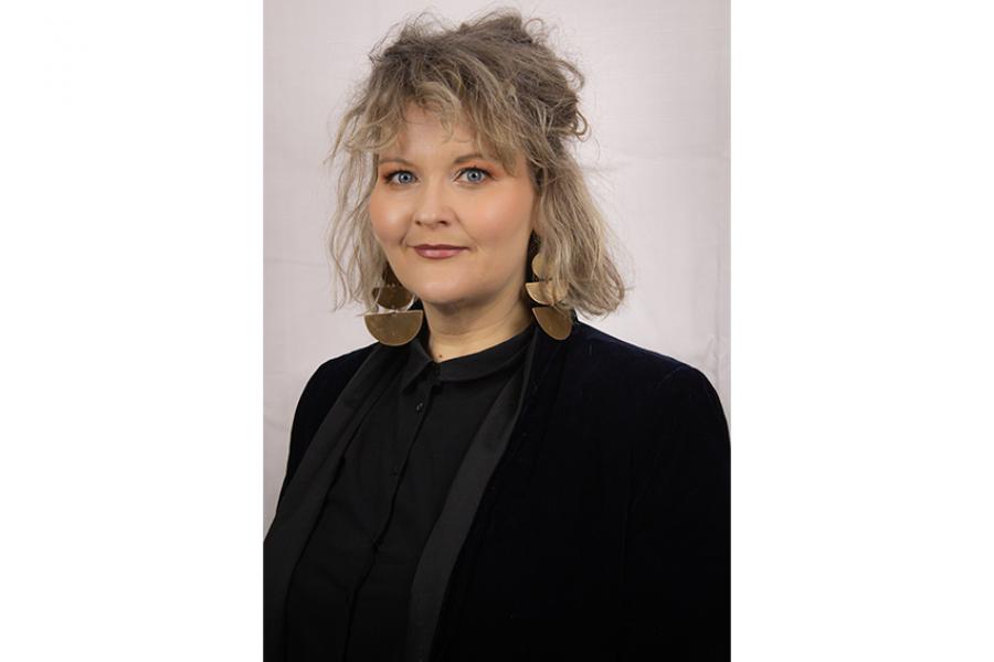 portrait of Deborah McPhail