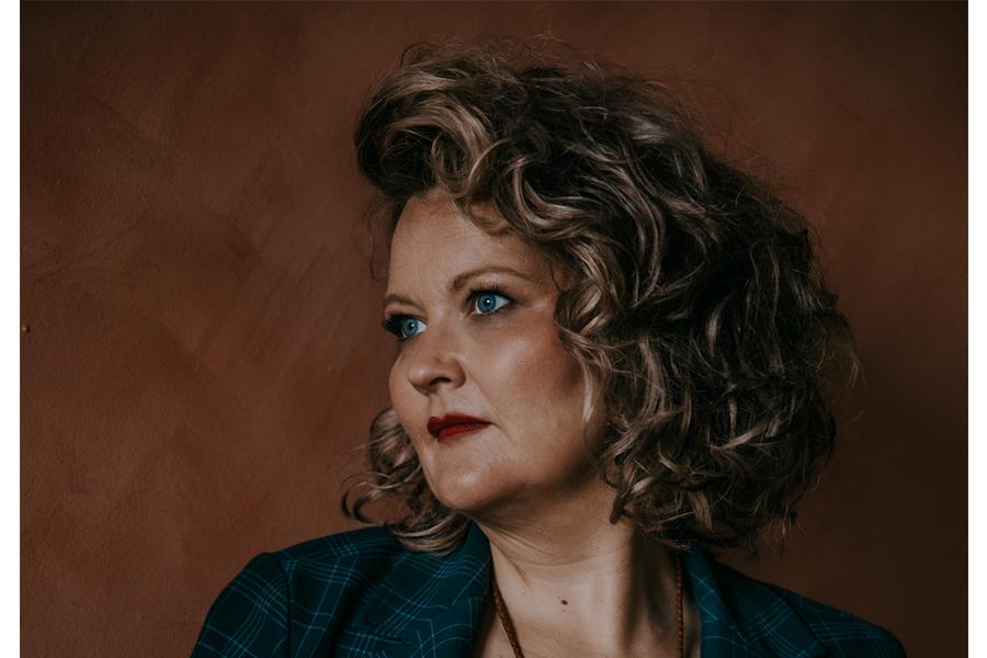 portrait of Deborah McPhail