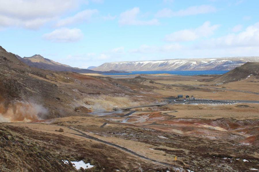 landscape near the Fagradalsfjall eruption site.