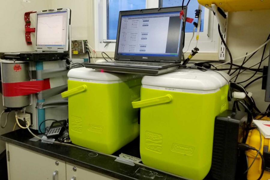 A flo-through system setup on the Fylgia to measure carbon production due to algae.