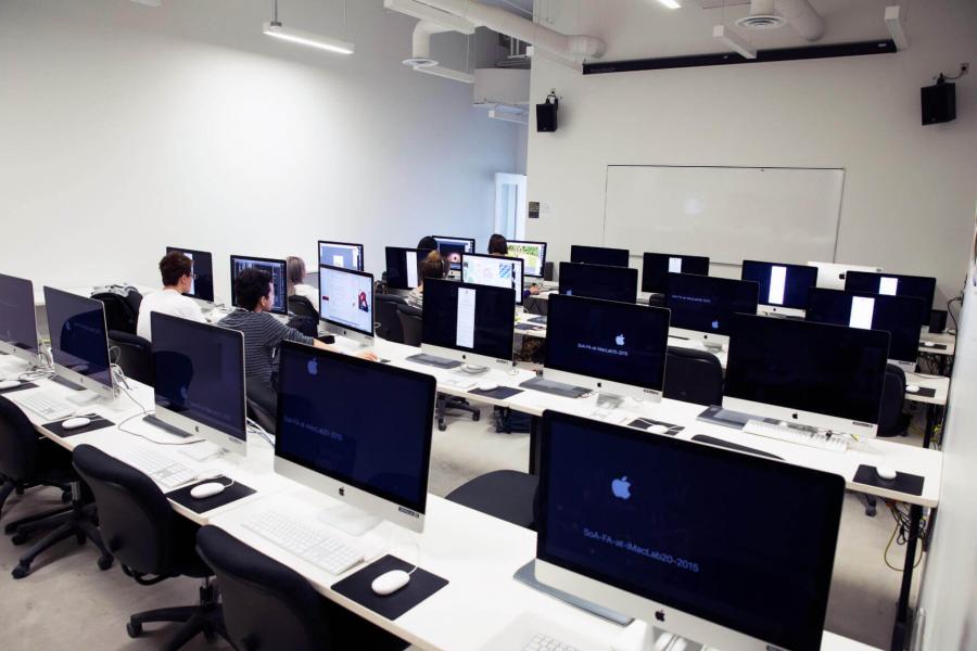 A view of the Mac lab with rows of Apple iMac computers in a classroom. 