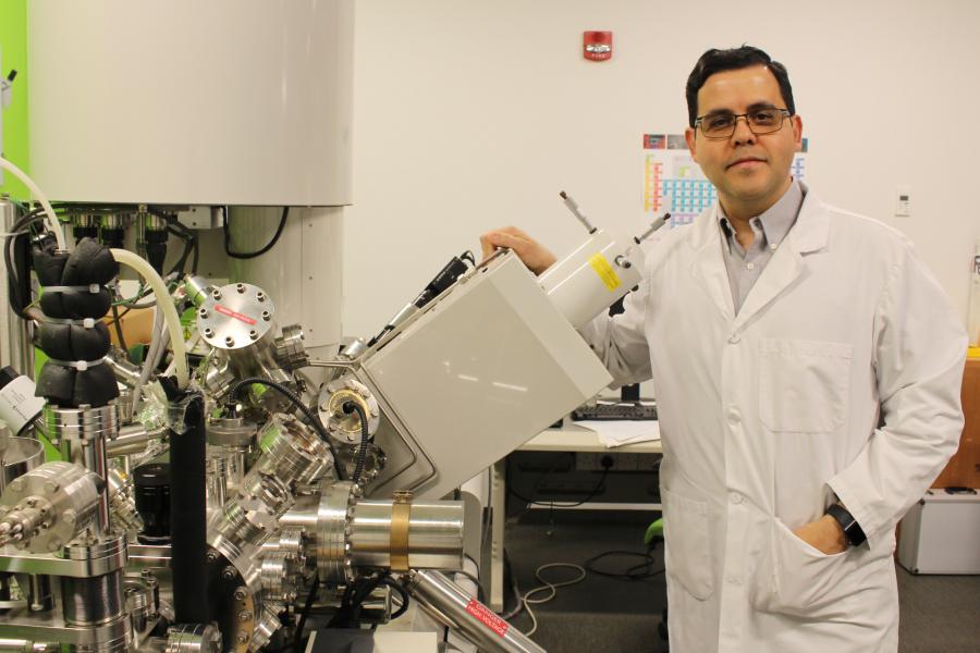 Rodrigo Franca a dentistry researcher works in a lab.