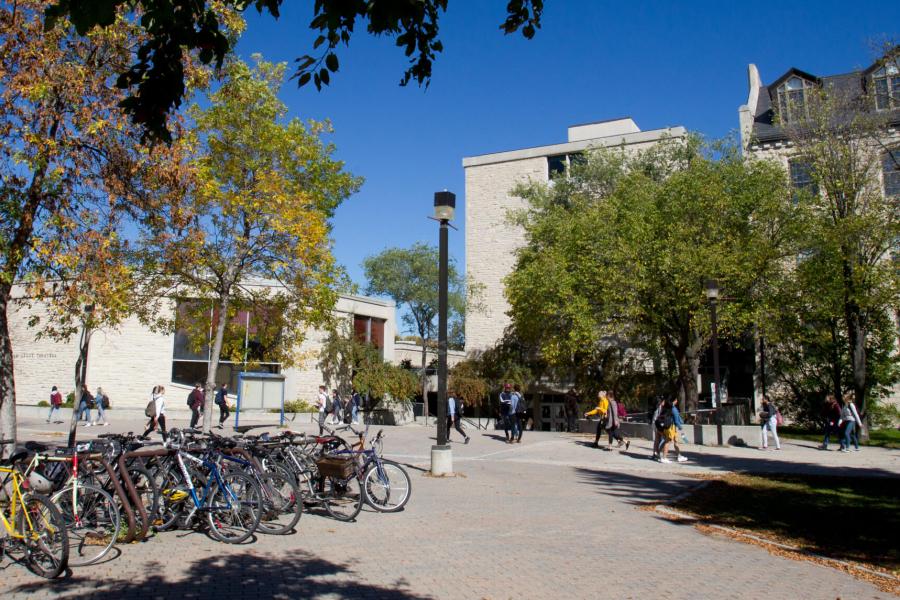 Students walking to and from class at the University of Manitoba Fort Garry campus.