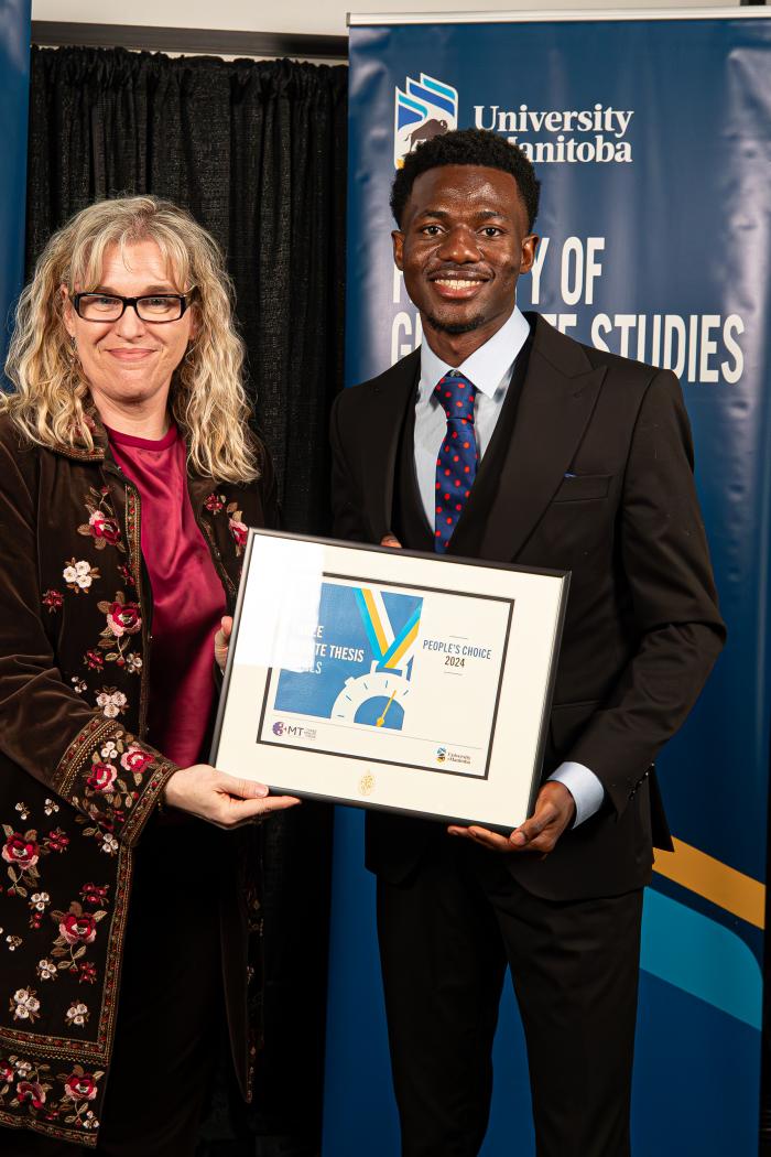 Kelley Main presenting the peoples choice award to Samuel Lawal