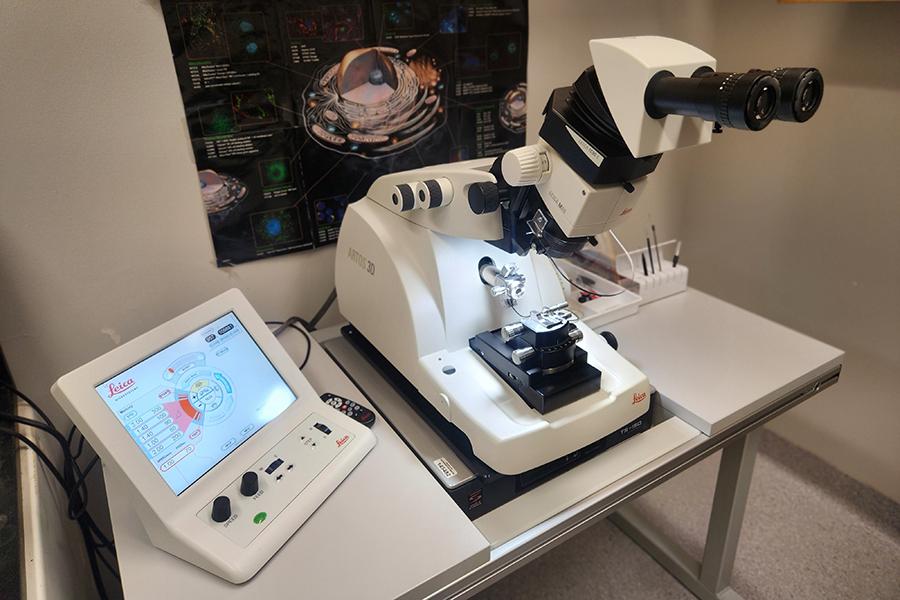 A large piece of lab equipment with an eyepiece and white body.