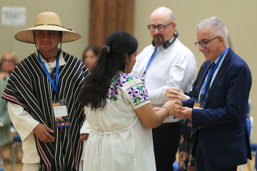 10. Delegates exchange gifts during a ceremony.