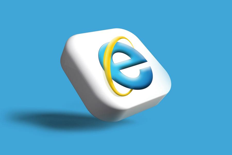A lower case e with a yellow ring around it (the Internet Explorer icon) on a keyboard key against a blue background