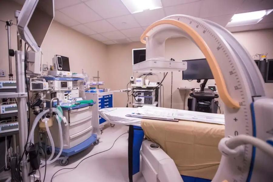 Surgical suite with equipment and an operating table.