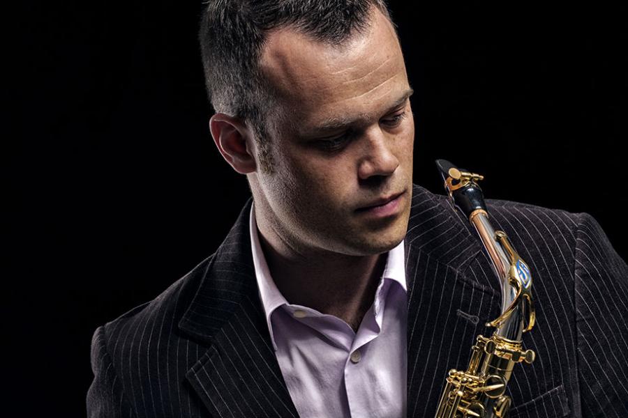 Headshot of saxophonist Allen Harrington