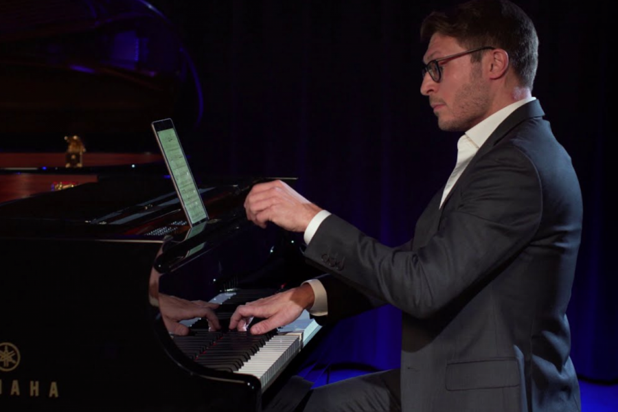 Stephen Runge performing at Lunaire Live III, Yamaha Performance Centre, Toronto, October 2020.