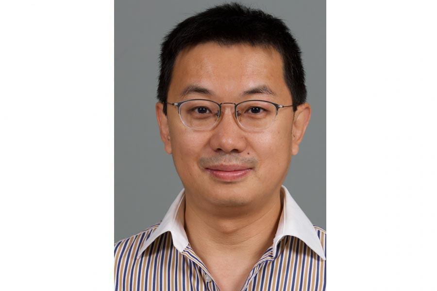 Dr. Dake Qi, assistant professor of pharmacy