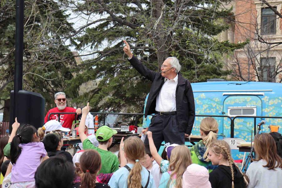 Al Simmons performing rock and roll with an audience of kids at Science Rendezvous