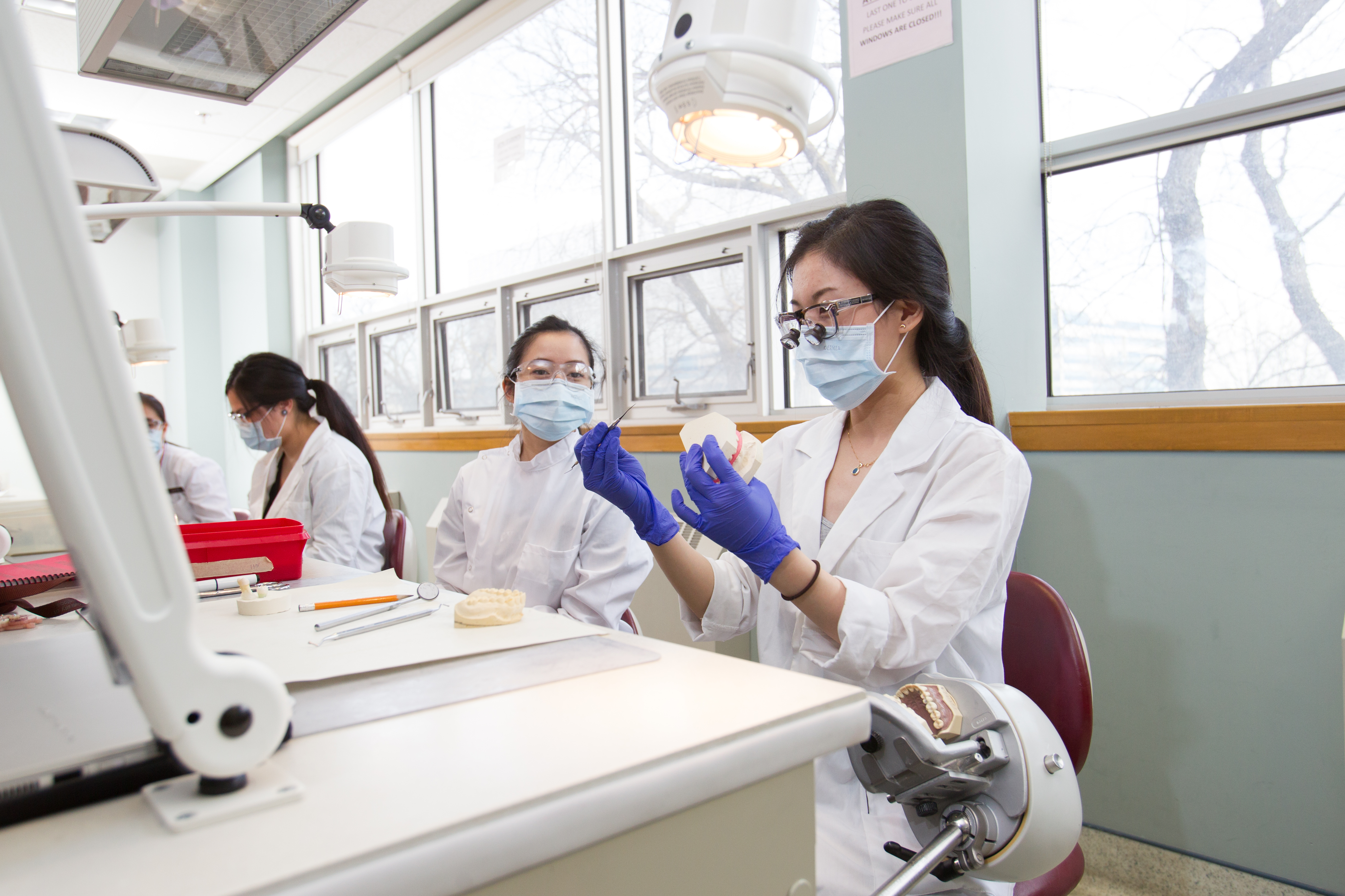 Group of students in a lab.