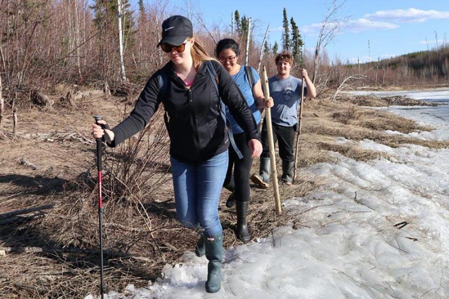 U of M students exploring the local environment during their stay in Leaf Rapids.