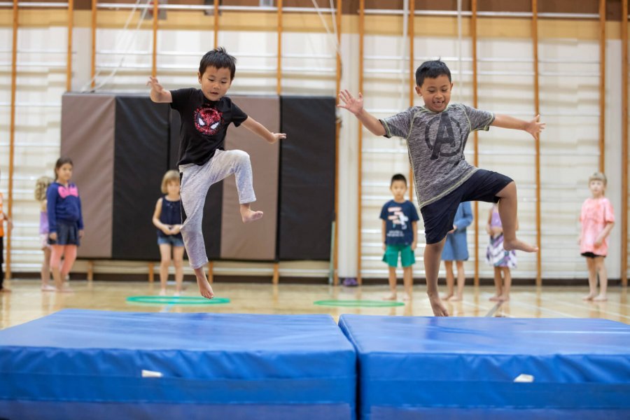 Kids playing in a gymnasium.