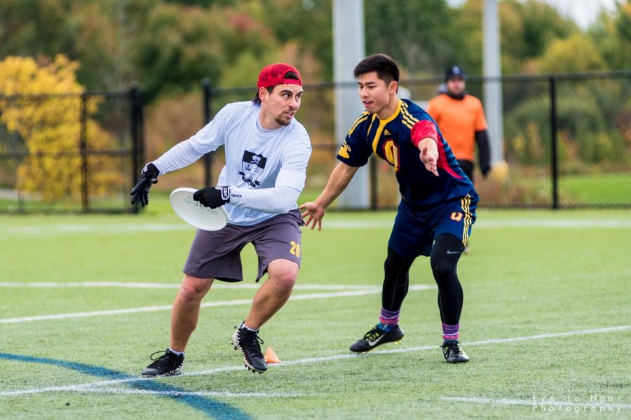 students playing frisbee