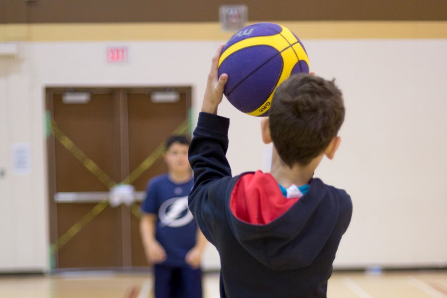 kids playing basketball