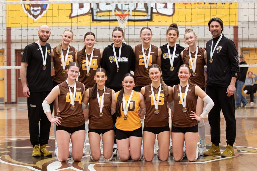 The Junior Bisons U17 girls team poses after winning gold at the Central Showdown volleyball tournament at UM in March 2026.