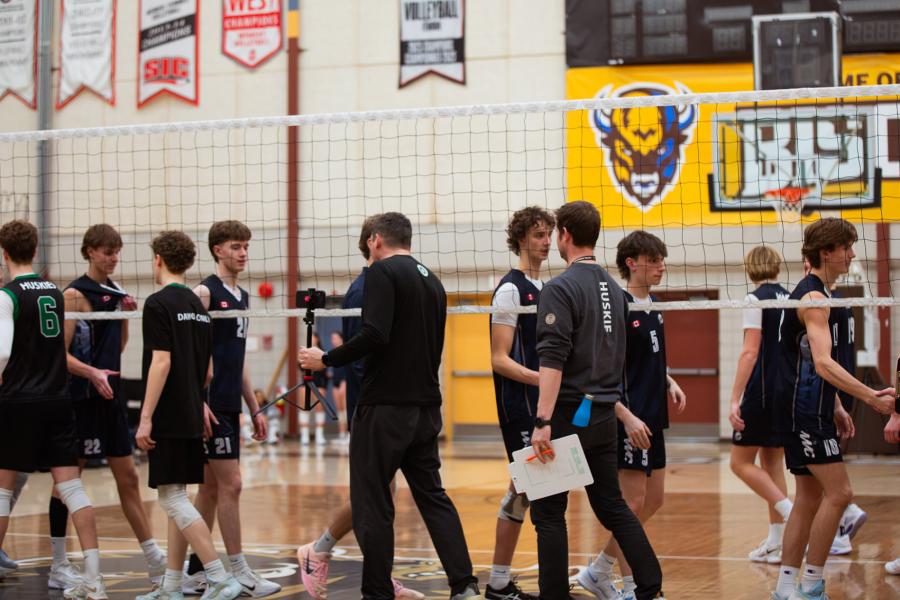 Players shake hands after at game at Central Showdown volleyball tournament in March 2026/