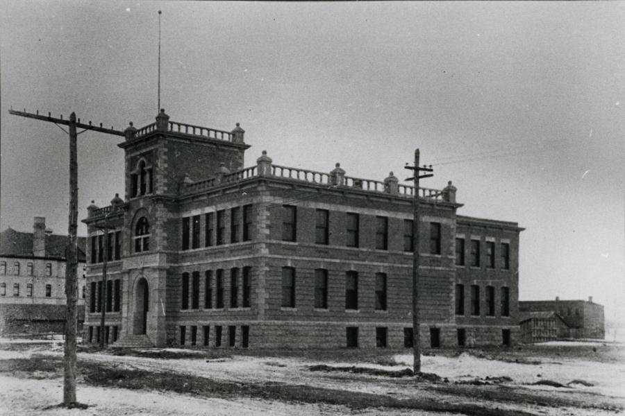 The Manitoba Medical College building in 1905.