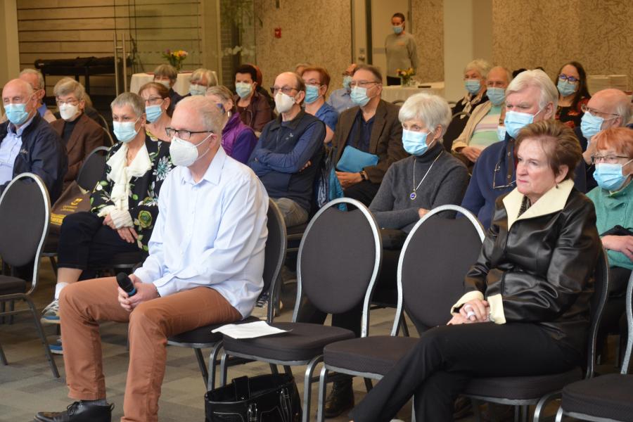 group-of-seated-members-in-audience.